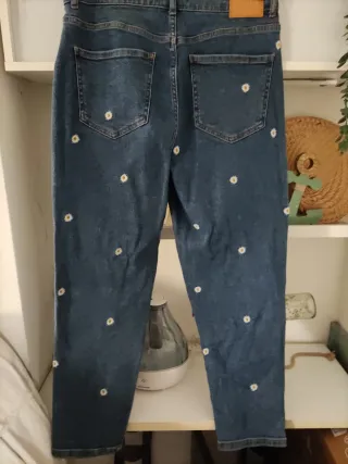 Pantalón vaquero Slowlove flores bordadas