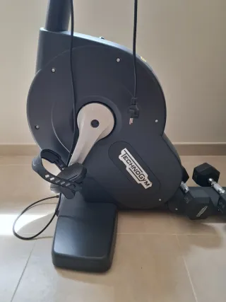 Bicicleta Estática Technogym Reclinada