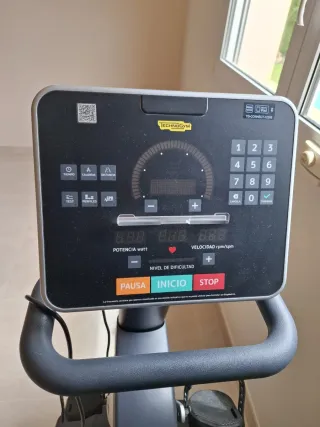 Bicicleta Estática Technogym Reclinada