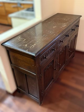 Credenza in legno massello intagliata