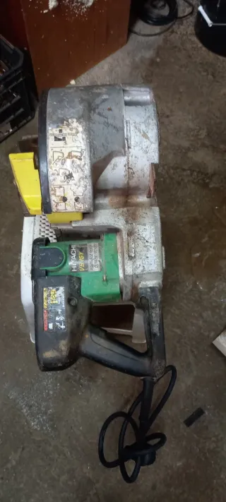 Cortadora y Dobl. Hitachi VB16Y