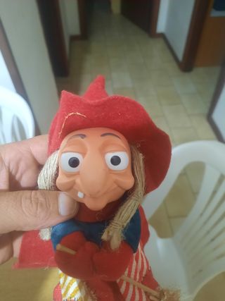 Befana con cappello rosso