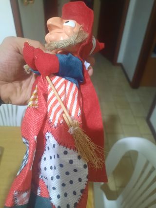 Befana con cappello rosso