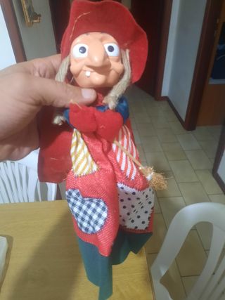 Befana con cappello rosso