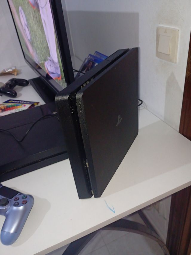 Consola PS4 Negra + Mando