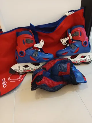 Patines Oxelo azules y rojos con protecciones