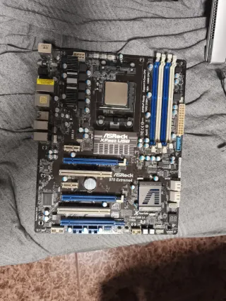 Placa ASRock 970 Extreme4 Socket AM3+, DDR3 + CPU 