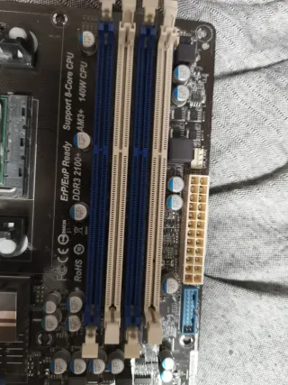 Placa ASRock 970 Extreme4 Socket AM3+, DDR3 + CPU 
