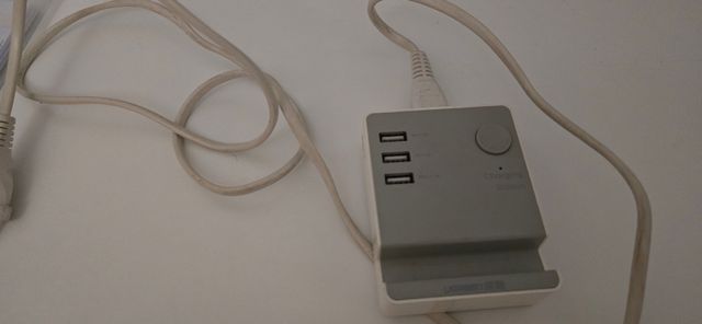 Stazione di ricarica USB a 3 porte UGREEN