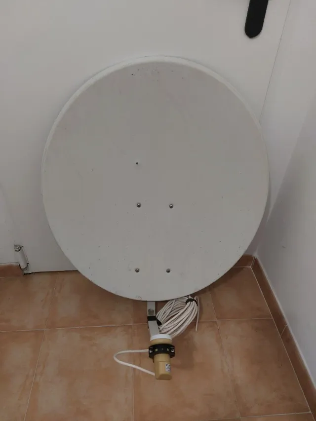 Antena Parabólica Blanca
Recoger in situ. Santiago