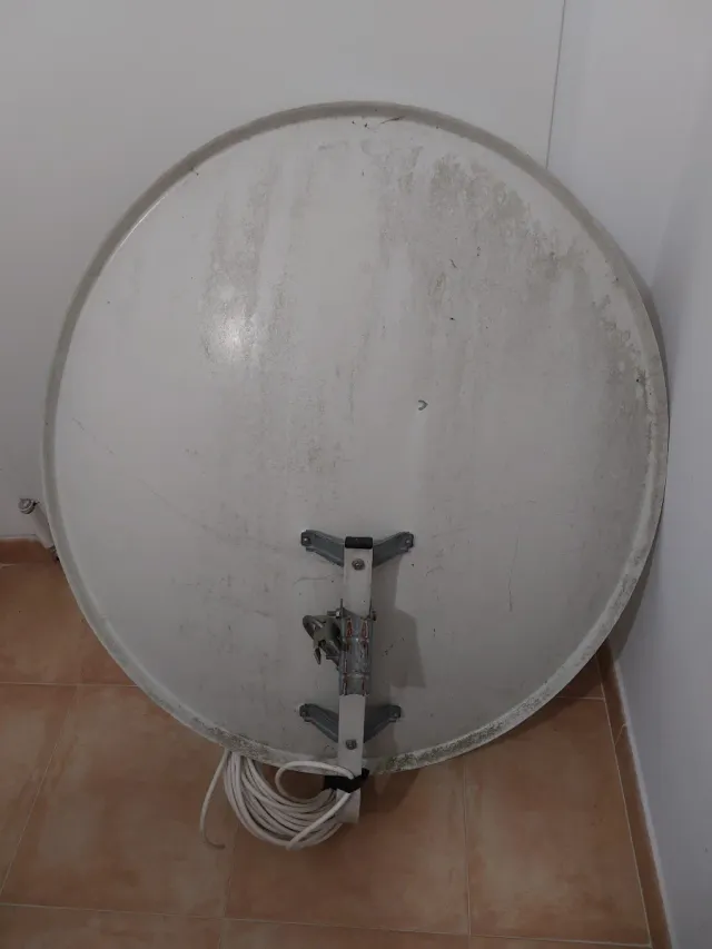 Antena Parabólica Blanca
Recoger in situ. Santiago