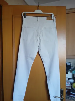 Pantalón vaquero blanco