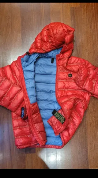 Abrigo Blauer Plumas Talla S con gorro 
 