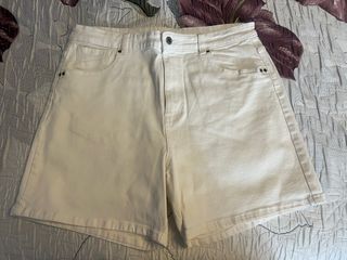 Pantalón corto veraniego blanco