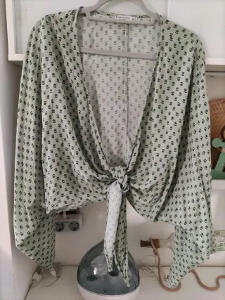 Chaqueta kimono Stradivarius verde estampado L