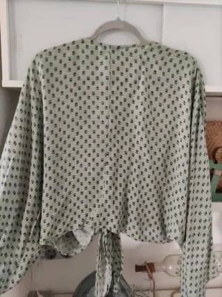 Chaqueta kimono Stradivarius verde estampado L