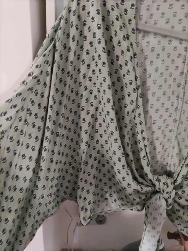 Chaqueta kimono Stradivarius verde estampado L