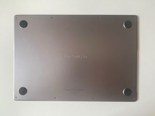 Tapa MacBook Pro 14” A2779 Md. 2023
ORIGINAL