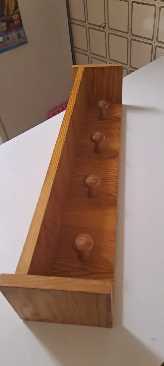 Perchero de madera con 4 ganchos