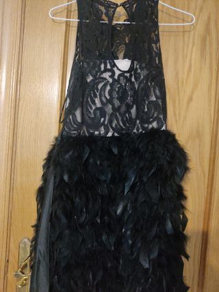 Vestido de fiesta con plumas negro