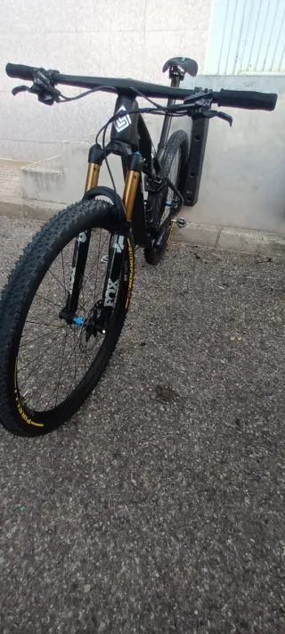 Megamo Track Elite 5full carbon