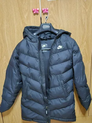 Abrigo Nike Negro talla L niña (147_158)