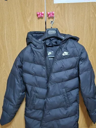 Abrigo Nike Negro talla L niña (147_158)