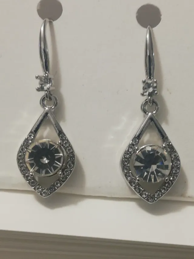 Brincos Prateados com Zircônia