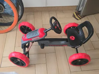 Auto a pedali BERG rossa e nera