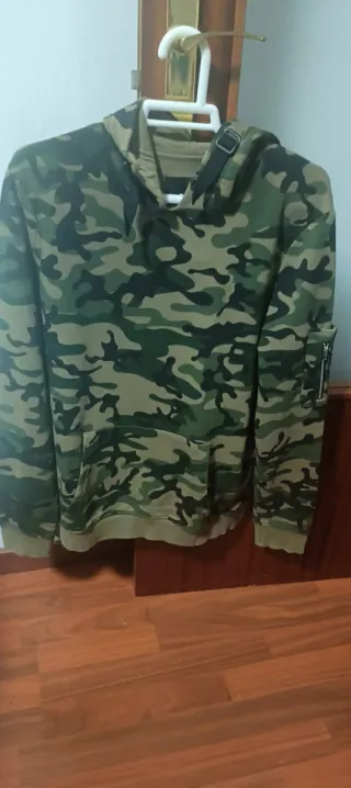 Sudadera Clockhouse C&A Camuflaje Talla M