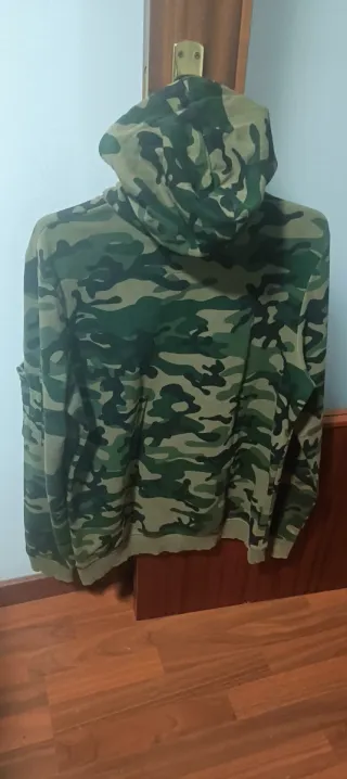 Sudadera Clockhouse C&A Camuflaje Talla M