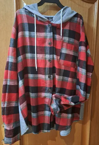 Sobrecamisa de cuadros con capucha