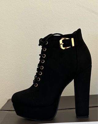 Botines negros con tacón y plataforma