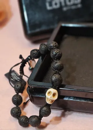 Pulsera Lotus Style Calavera Lava Negra