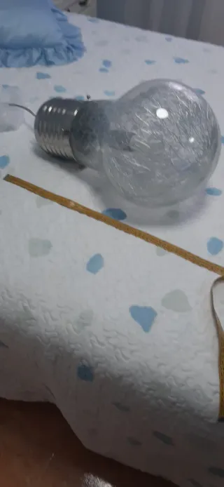 Lampada a sospensione con lampadina in vetro e metallo