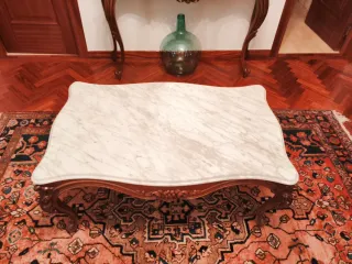 Mesa auxiliar mármol y madera