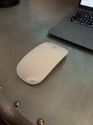 Apple Magic Mouse 2 A1657 Blanco y Plateado