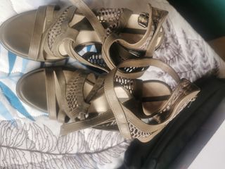 Sandalias Zara Tacon Verde Oliva