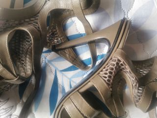 Sandalias Zara Tacon Verde Oliva
