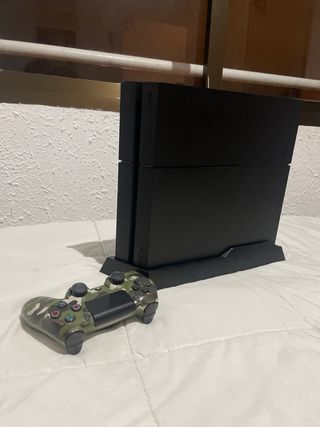 PS4 1TB + Mando Camuflado y Soporte