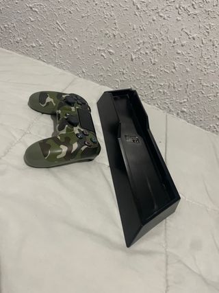 PS4 1TB + Mando Camuflado y Soporte