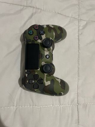 PS4 1TB + Mando Camuflado y Soporte