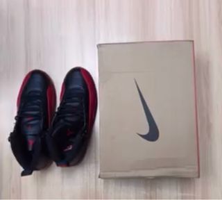 Zapatillas Jordan Negras y Rojas