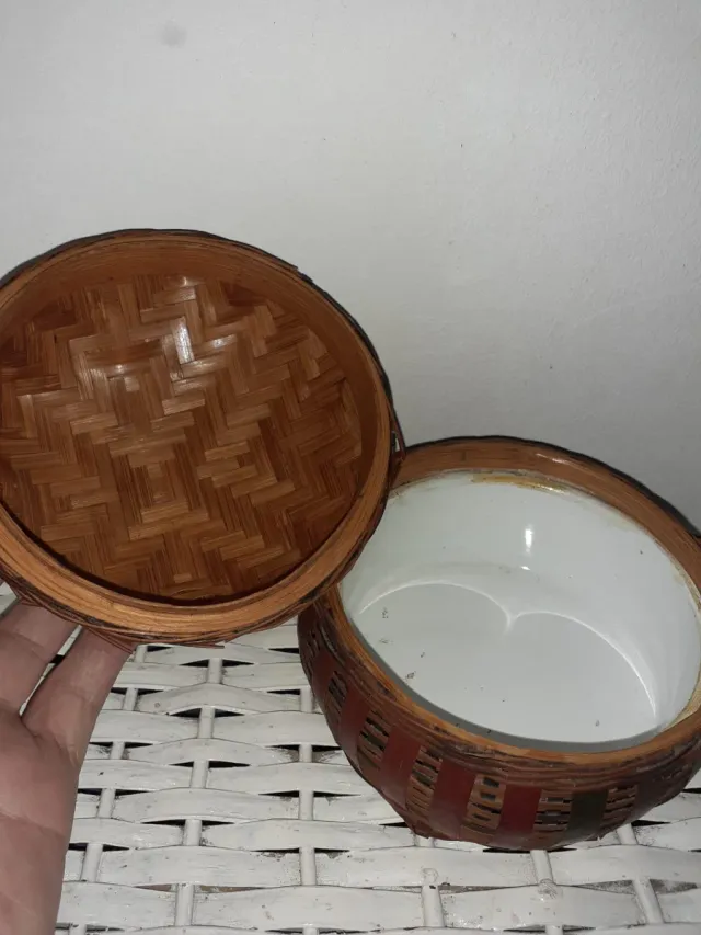 Bonita bombonera o joyero de mimbre ver fotos