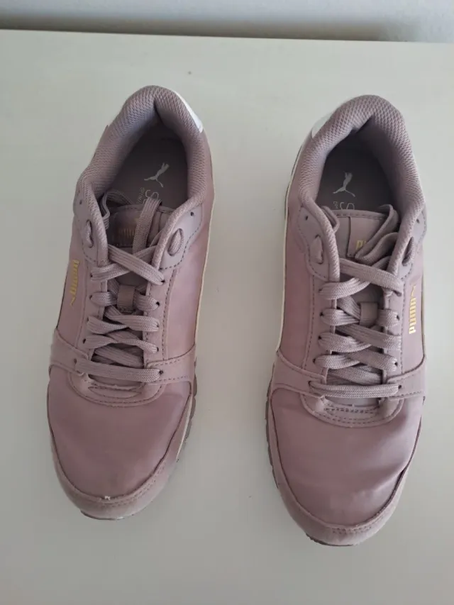 Zapatillas Puma rosas y blancas