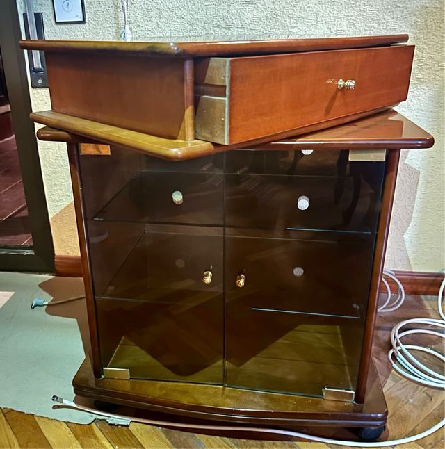 Mueble vitrina madera con cajón giratorio 360°