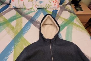 Chaqueta con capucha azul
