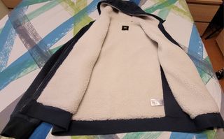 Chaqueta con capucha azul