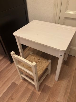 Pupitre ikea y silla infantil madera 