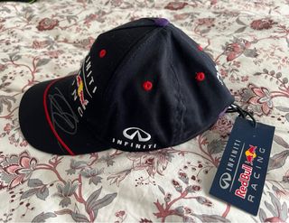GORRA RED BULL RACING FIRMADA “DANIIL KVYAT” AZUL